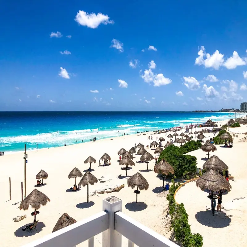 Travelfy - Playa Delfines